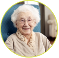 oudere-vrouw-in-stoel